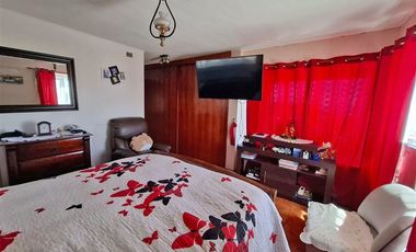 Casa solida,5 dorm.4 baños, estar, terraza, estacionamiento.