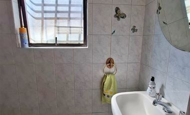Casa solida,5 dorm.4 baños, estar, terraza, estacionamiento.
