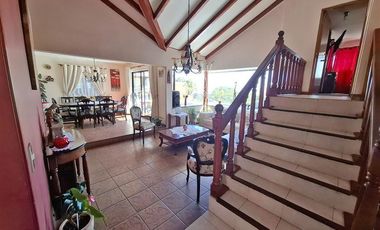 Casa solida,5 dorm.4 baños, estar, terraza, estacionamiento.
