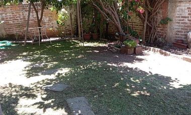 Casa solida,5 dorm.4 baños, estar, terraza, estacionamiento.