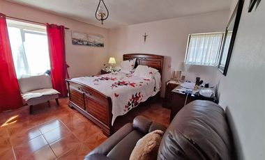 Casa solida,5 dorm.4 baños, estar, terraza, estacionamiento.