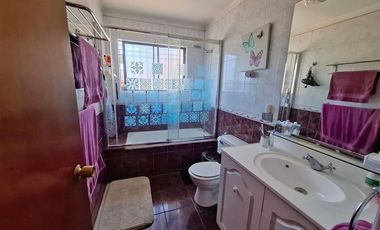Casa solida,5 dorm.4 baños, estar, terraza, estacionamiento.