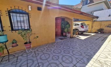Casa solida,5 dorm.4 baños, estar, terraza, estacionamiento.