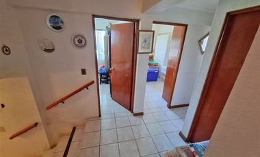 Casa solida,5 dorm.4 baños, estar, terraza, estacionamiento.