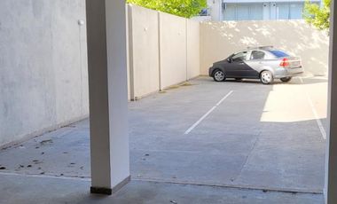 COCHERA EN ALQUILER ZONA CENTRO DE VILLA BALLESTER.