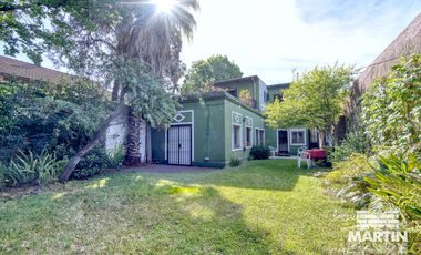 Casa apta para 2 familias con jardín y cochera - Boulogne