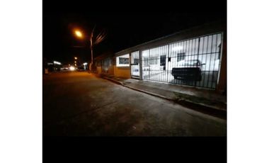 Se Vende Hermosa Casa con Patio trasero en la Urbanización Don Bosco