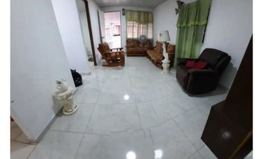 Se Vende Hermosa Casa con Patio trasero en la Urbanización Don Bosco