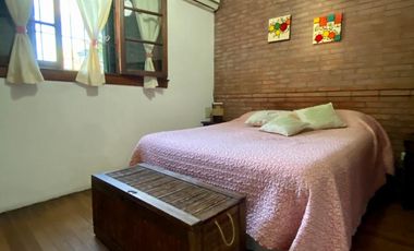 Casa de  3 AMBIENTES ubicada a 700 metros de la estación de trenes.