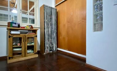 Casa de  3 AMBIENTES ubicada a 700 metros de la estación de trenes.