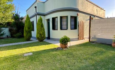 Casa de  3 AMBIENTES ubicada a 700 metros de la estación de trenes.