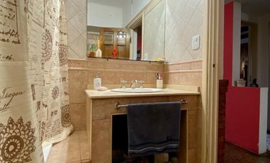 Casa de  3 AMBIENTES ubicada a 700 metros de la estación de trenes.