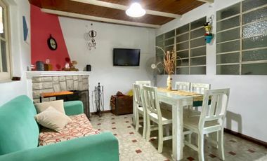 Casa de  3 AMBIENTES ubicada a 700 metros de la estación de trenes.
