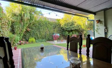 Casa de  3 AMBIENTES ubicada a 700 metros de la estación de trenes.