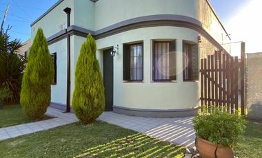 Casa de  3 AMBIENTES ubicada a 700 metros de la estación de trenes.