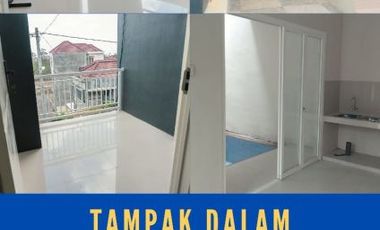 Rumah villa lengkap dengan kolam renang di kota wisata