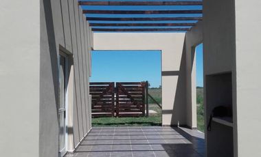 OPORTUNIDAD VENDE PROPIEDAD EN BARRIO ABIERTO FUNES NORTE ESTILO MODERNA