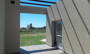 OPORTUNIDAD VENDE PROPIEDAD EN BARRIO ABIERTO FUNES NORTE ESTILO MODERNA