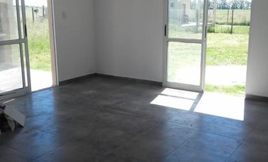OPORTUNIDAD VENDE PROPIEDAD EN BARRIO ABIERTO FUNES NORTE ESTILO MODERNA
