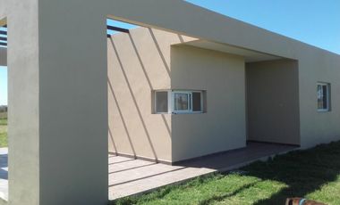 OPORTUNIDAD VENDE PROPIEDAD EN BARRIO ABIERTO FUNES NORTE ESTILO MODERNA