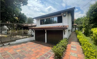 Casa Lote en venta en El Poblado La Aguacatala
