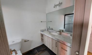 HERMOSA RESIDENCIA MODERNISTA  EN CONDOMINIO CON ALBERCA TECHADA