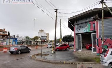 Local comercial 200 m2 sobre Av. Peron, Excelente! - Haedo, Morón