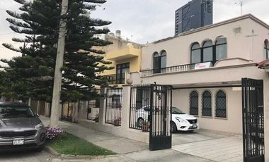 Casa en Venta en Italia Providencia, Guadalajara, Jalisco.