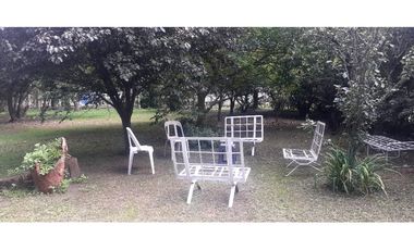 Casa 5 ambientes con dos galpones/ 1 1/4 Hectarea/ Zona La Trinidad