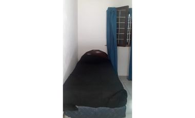 Casa 5 ambientes con dos galpones/ 1 1/4 Hectarea/ Zona La Trinidad