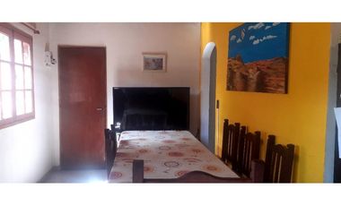 Casa 5 ambientes con dos galpones/ 1 1/4 Hectarea/ Zona La Trinidad