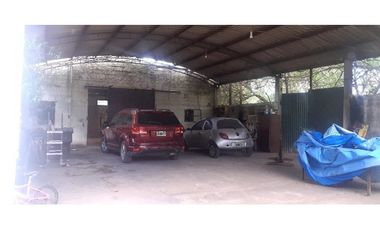 Casa 5 ambientes con dos galpones/ 1 1/4 Hectarea/ Zona La Trinidad