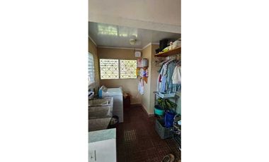 CASA DE DOS PLANTAS AL LADO DE LA PANAMERICANA