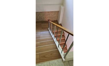 CASA DE DOS PLANTAS AL LADO DE LA PANAMERICANA