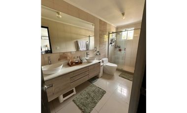 VENTA CASA EN ALTOS DEL BOSQUE - BARRIADA EL DORAL - PANELES SOLARES