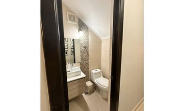 VENTA CASA EN ALTOS DEL BOSQUE - BARRIADA EL DORAL - PANELES SOLARES