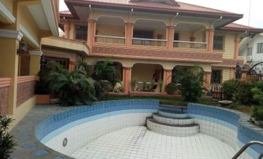 Nine Bedrooms House for SALE with Swimming pool in San Fernando Pampanga
