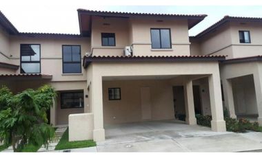 SE VENDE O SE ALQUILA CASA AMOBLADA EN WOODLAND PANAM PACFICO