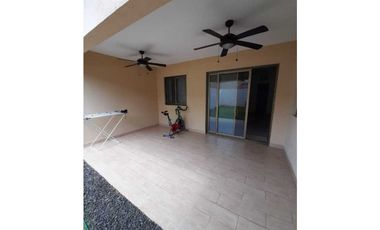 SE VENDE O SE ALQUILA CASA AMOBLADA EN WOODLAND PANAM PACFICO