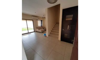 SE VENDE O SE ALQUILA CASA AMOBLADA EN WOODLAND PANAM PACFICO