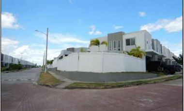 VENDO CASA CON PISCINA EN PASEO NORTE