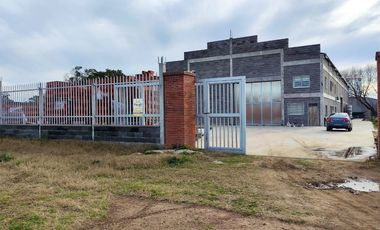 Galpónes 2000 m2 en total s/Lote 8600m2(108x80)a 100m Ruta11