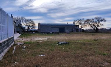 Galpónes 2000 m2 en total s/Lote 8600m2(108x80)a 100m Ruta11