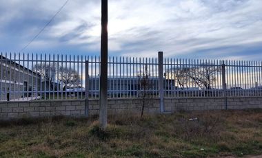 Galpónes 2000 m2 en total s/Lote 8600m2(108x80)a 100m Ruta11