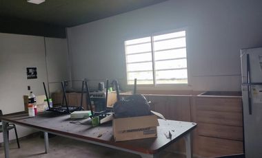 Galpónes 2000 m2 en total s/Lote 8600m2(108x80)a 100m Ruta11