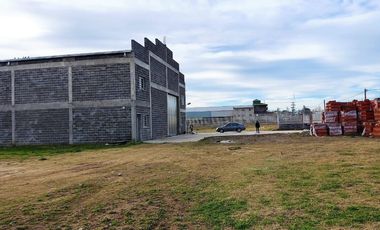 Galpónes 2000 m2 en total s/Lote 8600m2(108x80)a 100m Ruta11