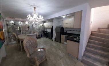 Casa de dos pisos con negocio en venta y permuta La Italia Palmira