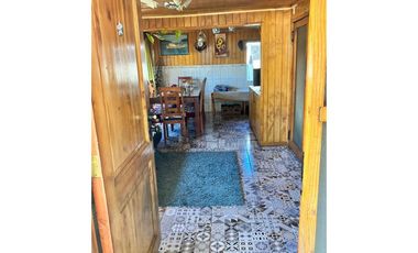 GRAN OPORTUNIDAD!!! Casa grande con cabaña y dos departamentos!!!