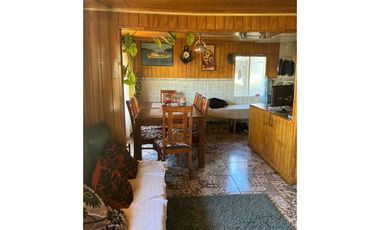 GRAN OPORTUNIDAD!!! Casa grande con cabaña y dos departamentos!!!