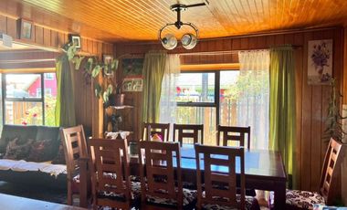 GRAN OPORTUNIDAD!!! Casa grande con cabaña y dos departamentos!!!